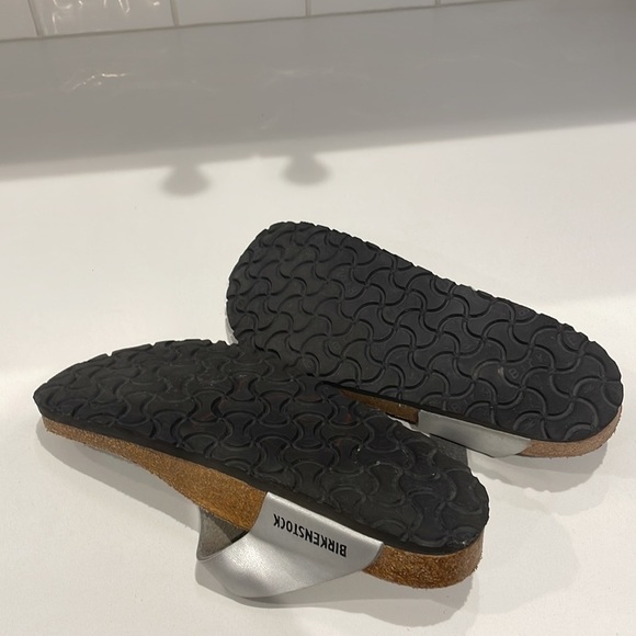 Birkenstock Silver Leather Flip Flop Sandals—Great Comfort & Style—EUC!  Size 38 - Picture 7 of 7